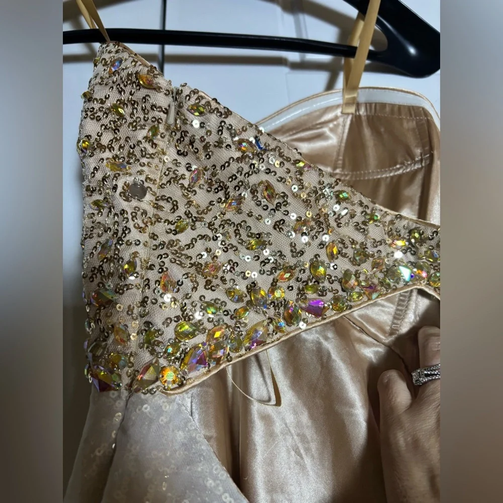 La Femme Strapless Sweetheart Sequins Mini Prom Dress in Gold and White